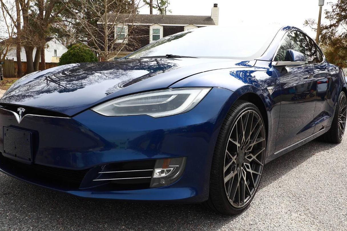 TESLA MODEL S 2018 5YJSA1E25JF235969 image